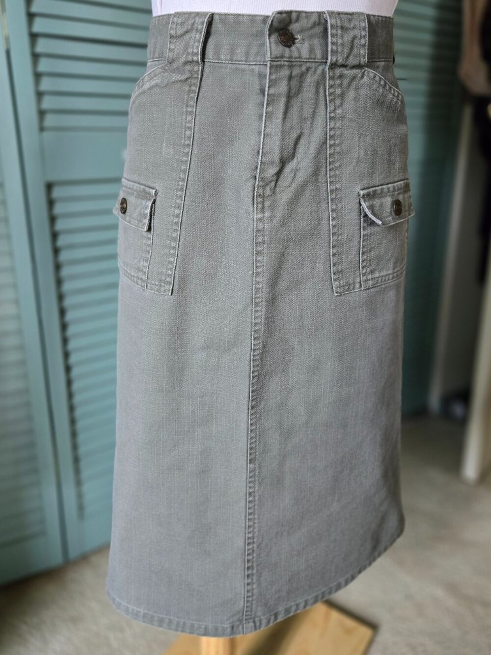 GAP Khakis olive green midi pencil skirt Size 1 (juniors)